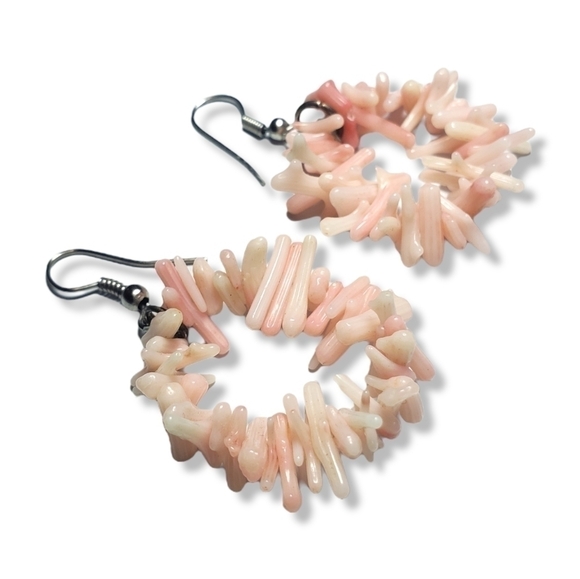 𝅺Coral Beaded Loop Earrings - Picture 3 of 4